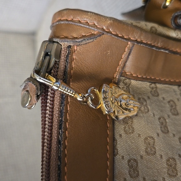 Vintage Gucci Beige/ Tan/Brown Monogram Leather Shoulder/Crossbody - Picture 14 of 17